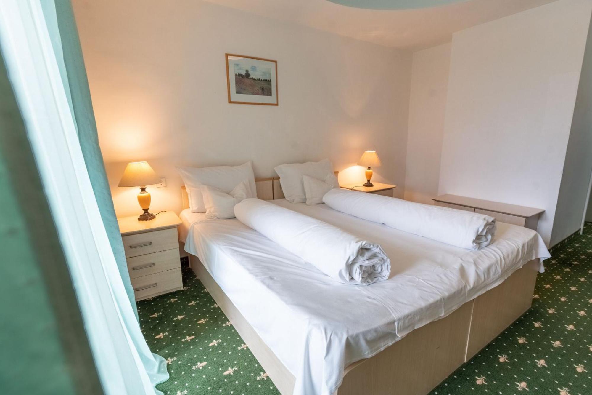 Hotel Iadolina Стына-де-Вале Экстерьер фото