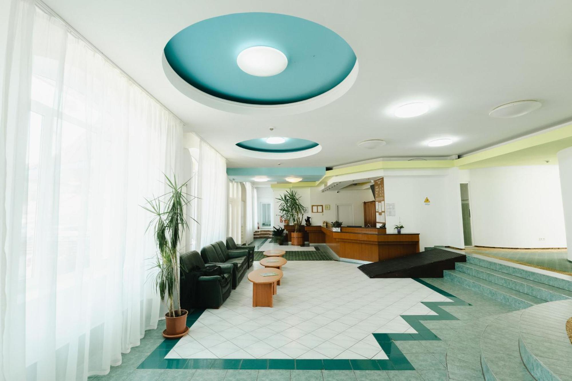 Hotel Iadolina Стына-де-Вале Экстерьер фото