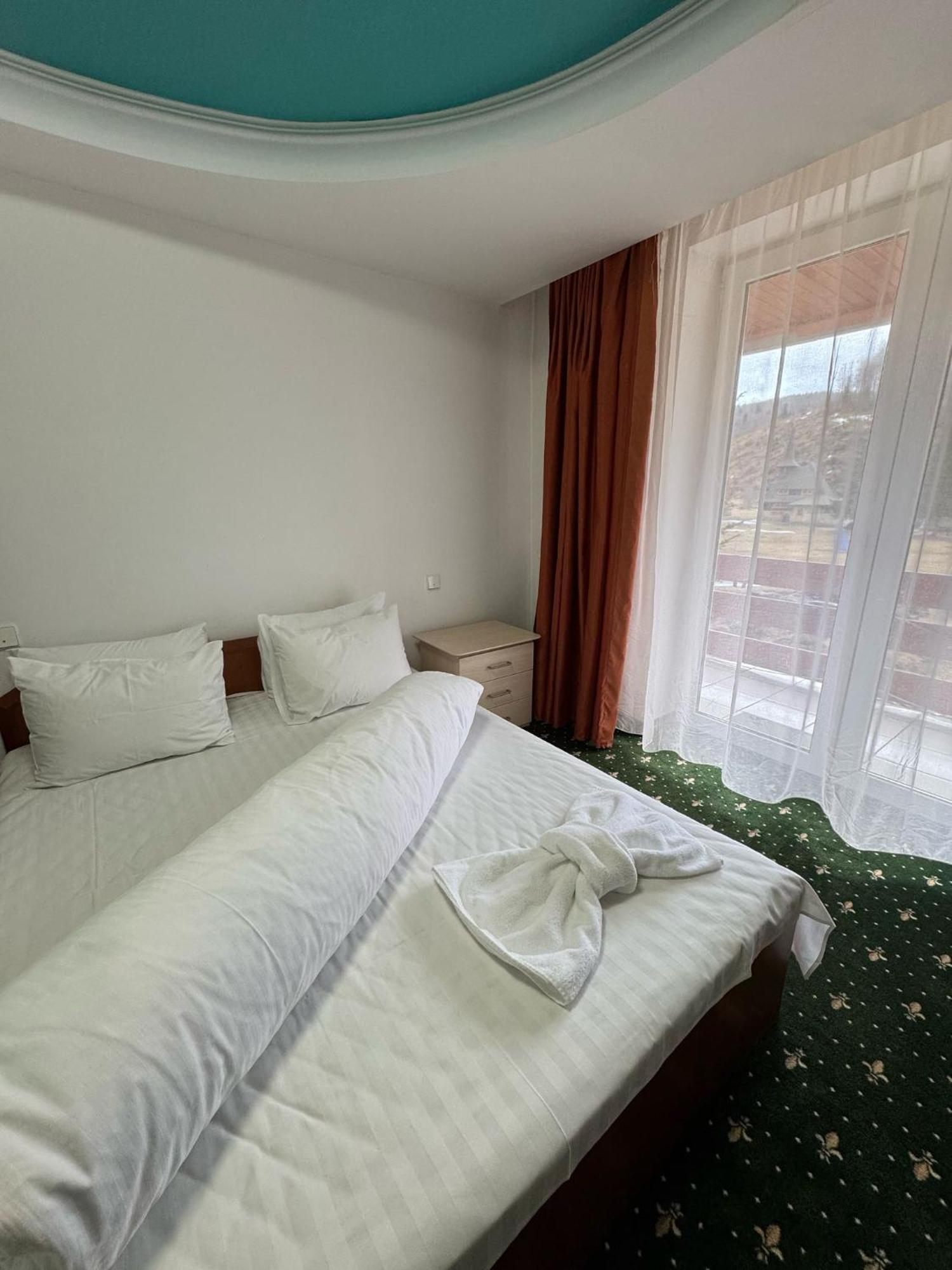 Hotel Iadolina Стына-де-Вале Экстерьер фото